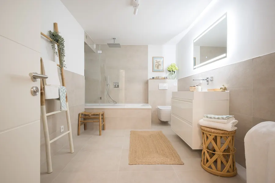 Renoviertes Zimmer nach der Fertigstellung
